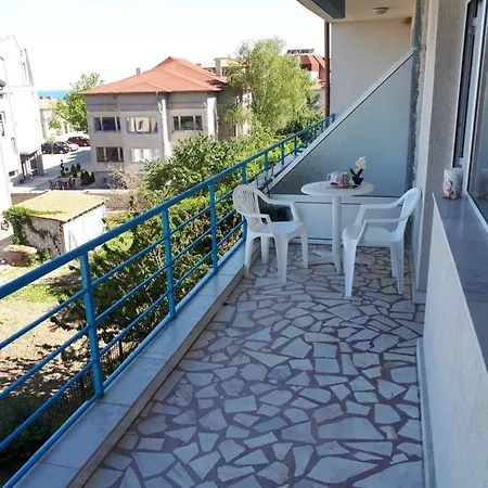 Blue House - синята къща ابزور
