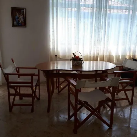 Blue House - синята къща 3*