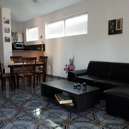 Blue House - синята къща ゲストハウス