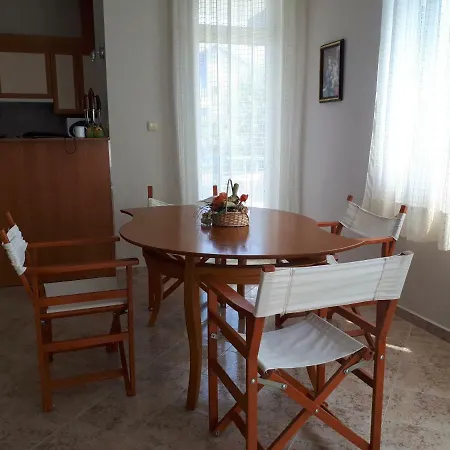 Blue House - синята къща ゲストハウス オブゾー