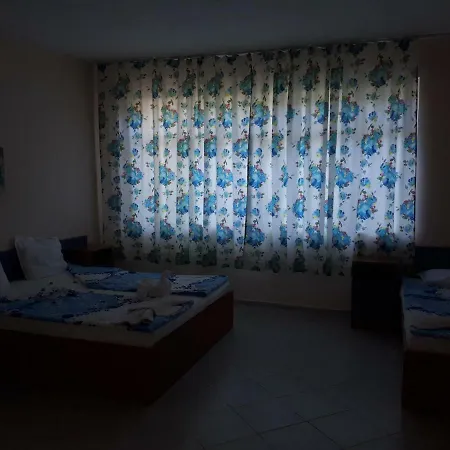 Blue House - синята къща بيت ضيافة ابزور