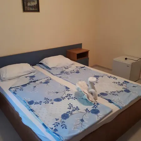 Blue House - синята къща 3*