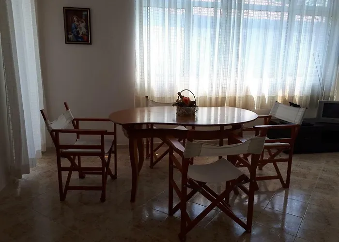 Blue House - синята къща 3*