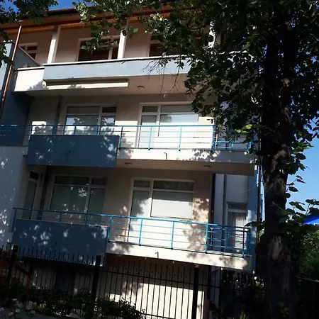 Blue House - синята къща 3* ابزور