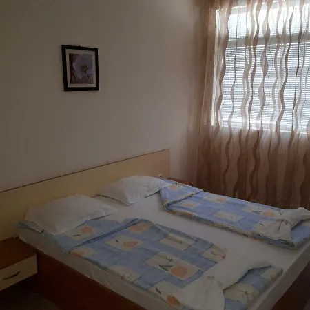 Blue House - синята къща 3*