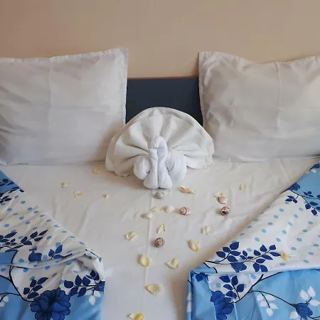 Blue House - синята къща 게스트하우스 3*