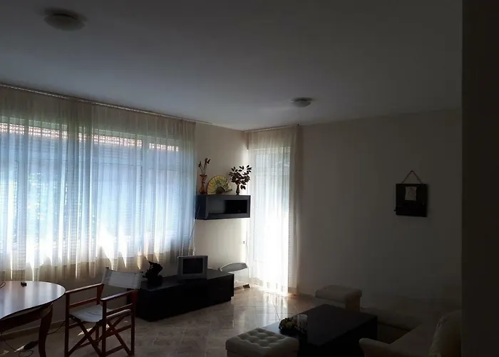 Blue House - синята къща 招待所 奥布佐尔