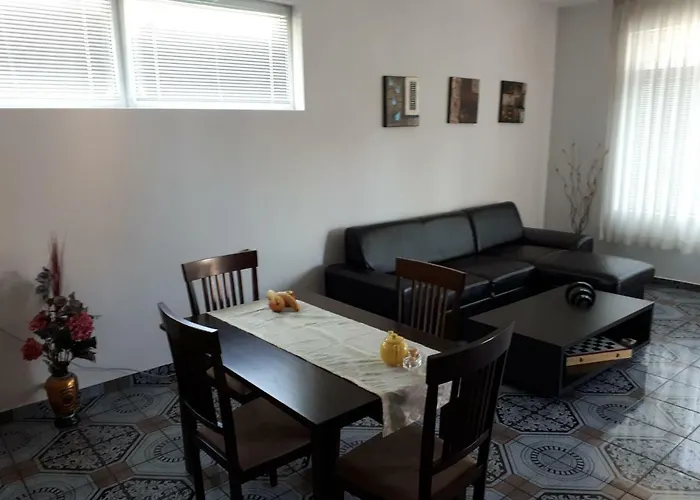 Blue House - синята къща Обзор