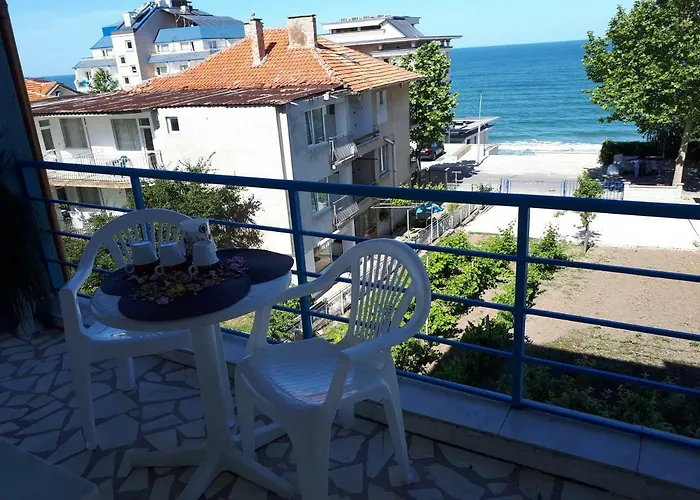 Blue House - синята къща 3* Обзор