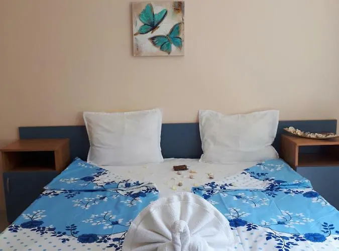 Blue House - синята къща 3* Обзор