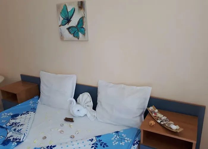 Къща за гости Blue House - синята къща 3*