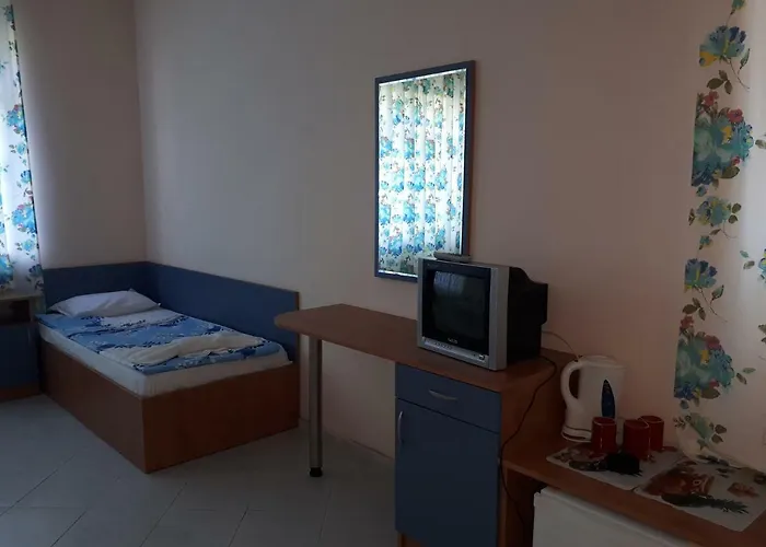 Blue House - синята къща 3*