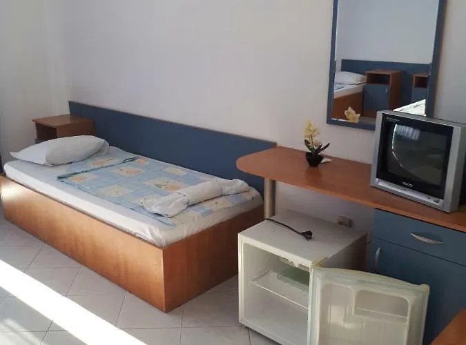 Blue House - синята къща 3* 奥布佐尔